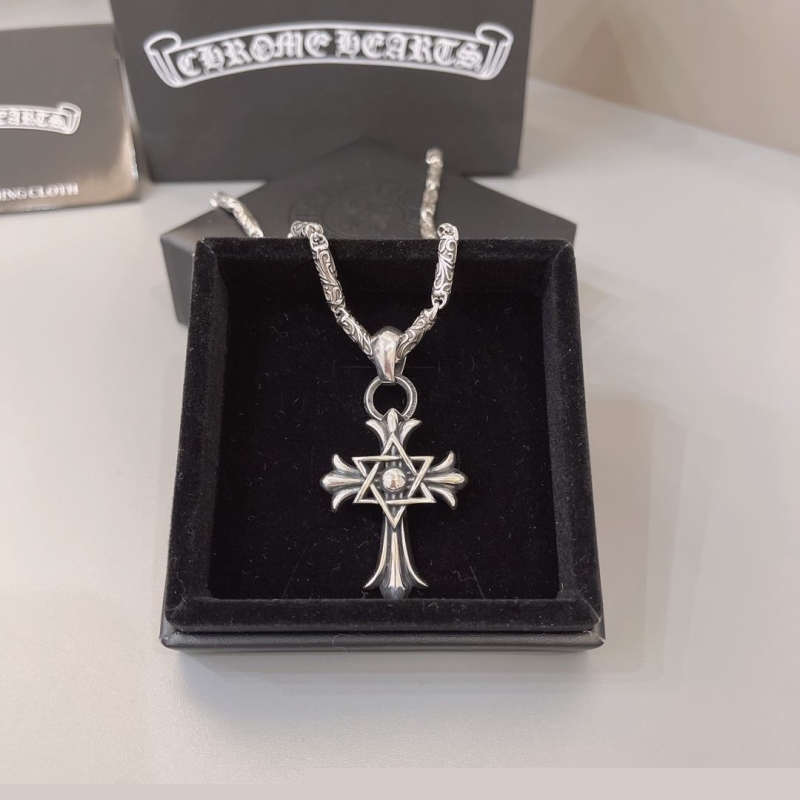 Ch**me He**ts necklaces